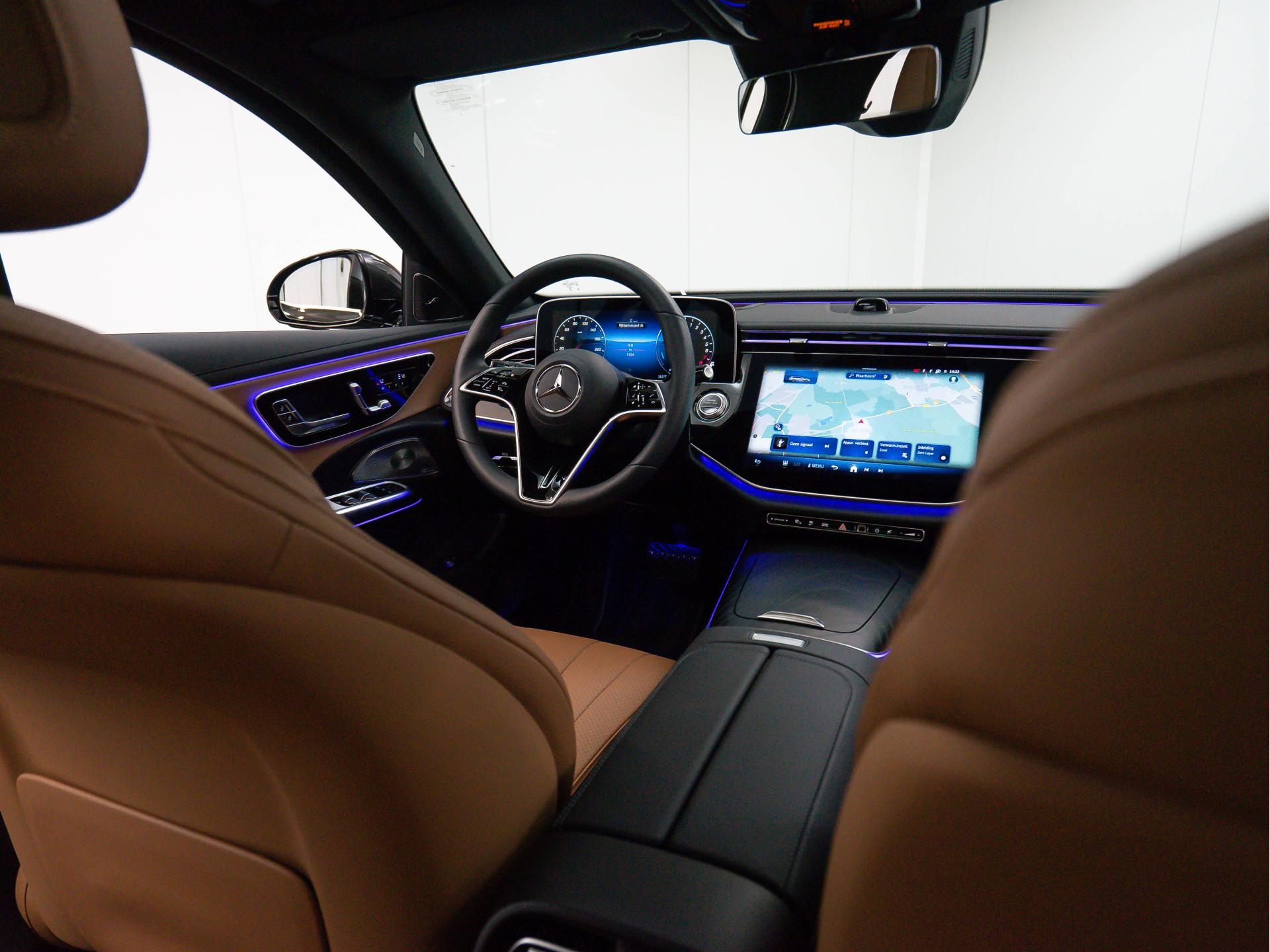 Mercedes-Benz E-Klasse Estate E 300 e Luxury Line | Superscreen | Burmester | Head up | Memory | Trekhaak 48055217-12.jpg | Partner Website