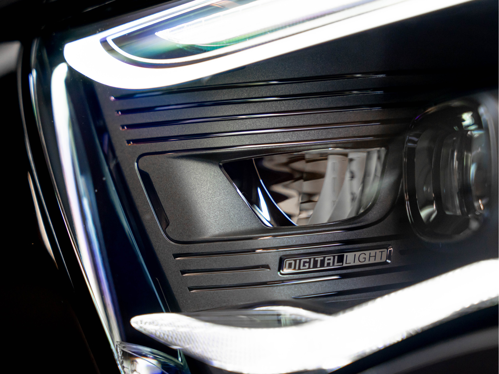 Mercedes-Benz E-Klasse Estate E 300 e Luxury Line | Superscreen | Burmester | Head up | Memory | Trekhaak 48055217-13.jpg | Partner Website