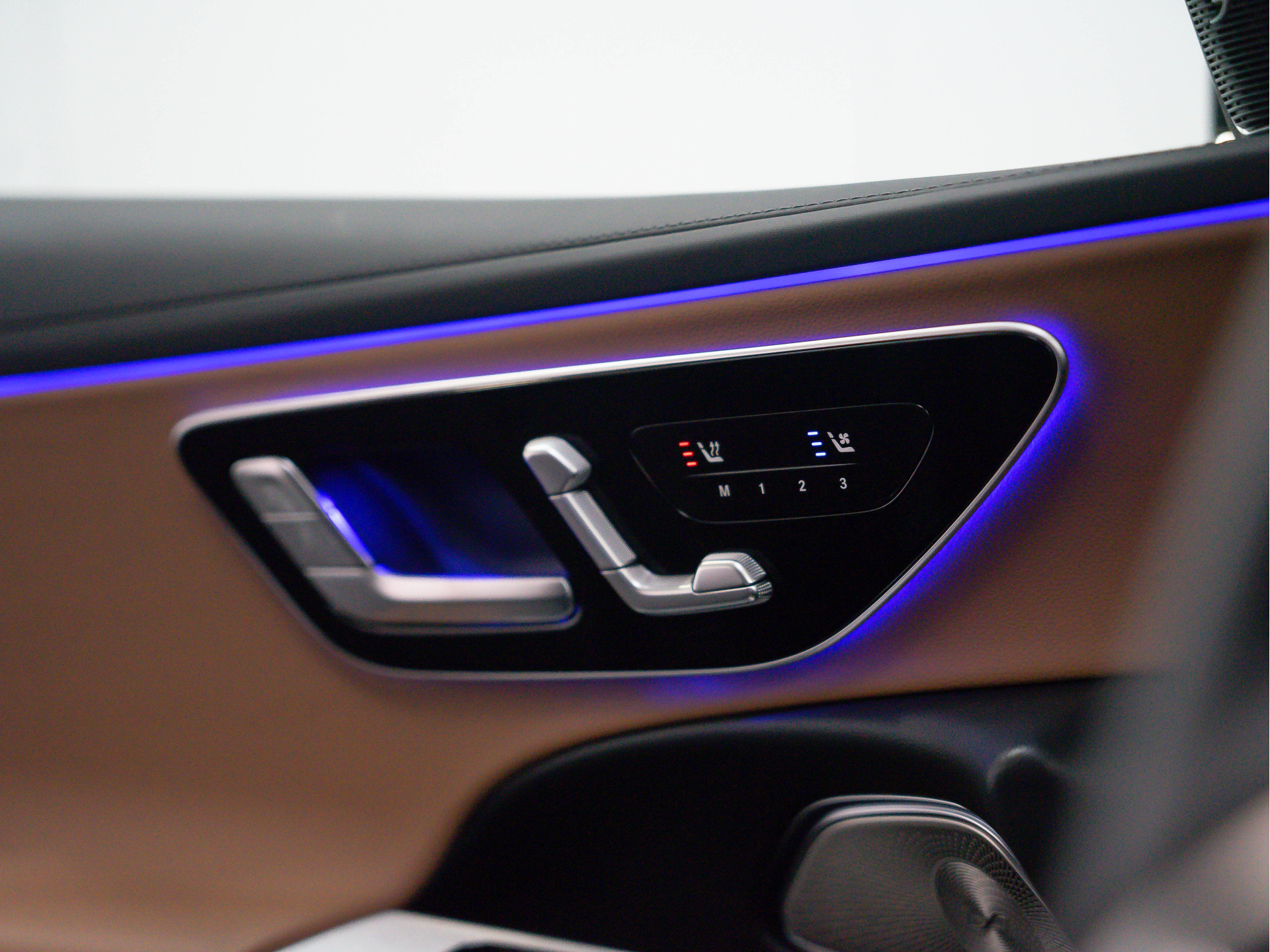 Mercedes-Benz E-Klasse Estate E 300 e Luxury Line | Superscreen | Burmester | Head up | Memory | Trekhaak 48055217-15.jpg | Partner Website