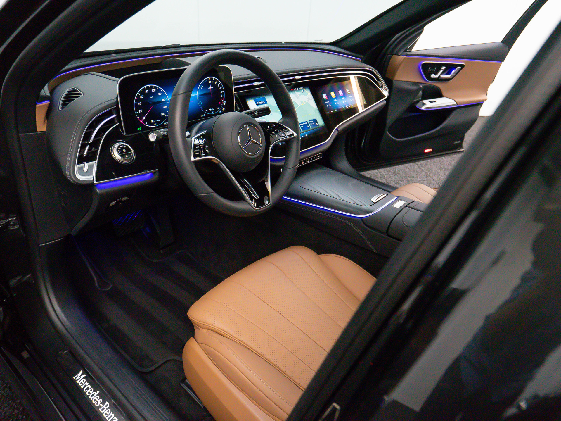 Mercedes-Benz E-Klasse Estate E 300 e Luxury Line | Superscreen | Burmester | Head up | Memory | Trekhaak 48055217-2.jpg | Partner Website