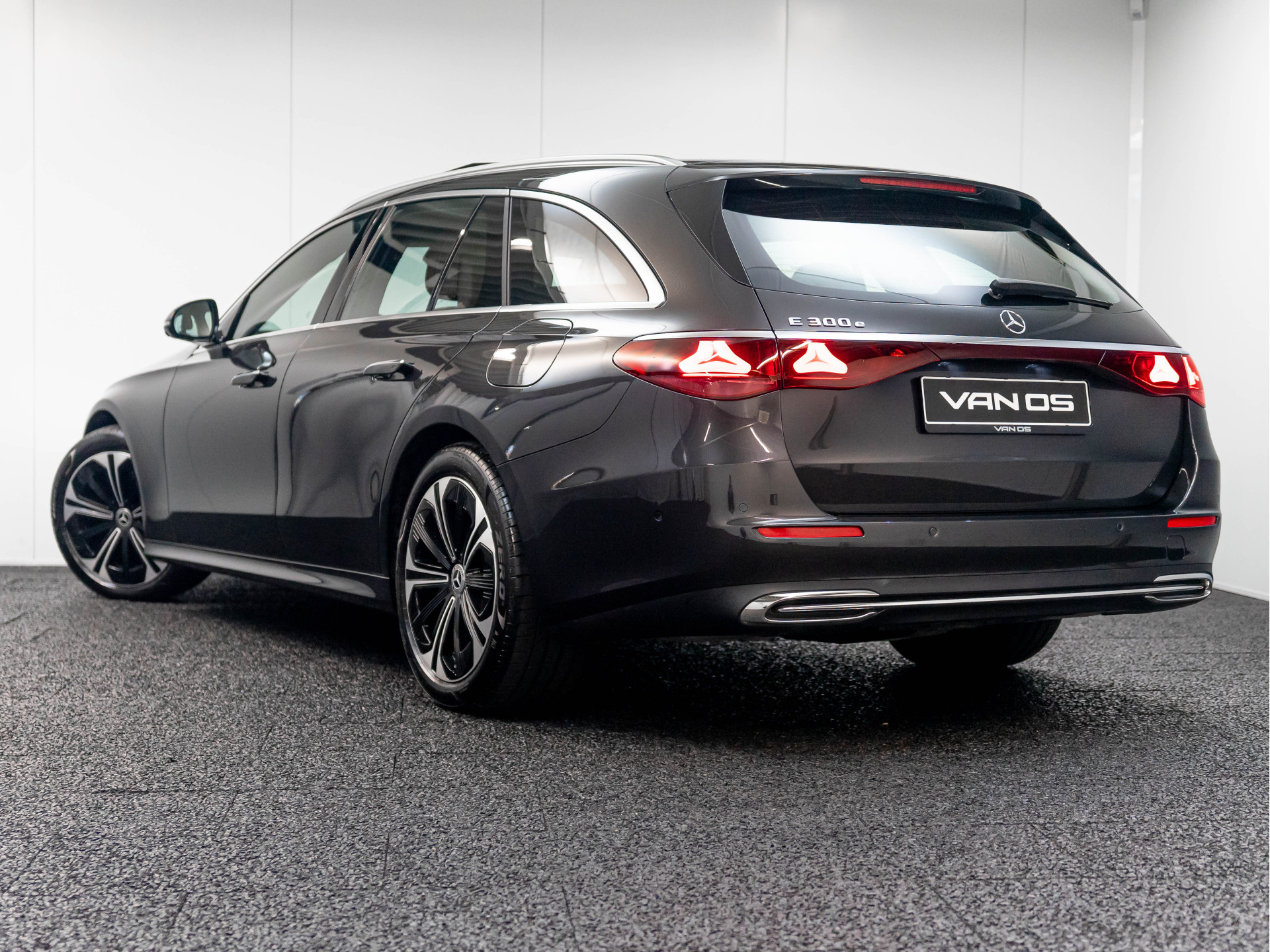 Mercedes-Benz E-Klasse Estate E 300 e Luxury Line | Superscreen | Burmester | Head up | Memory | Trekhaak 48055217-3.jpg | Partner Website