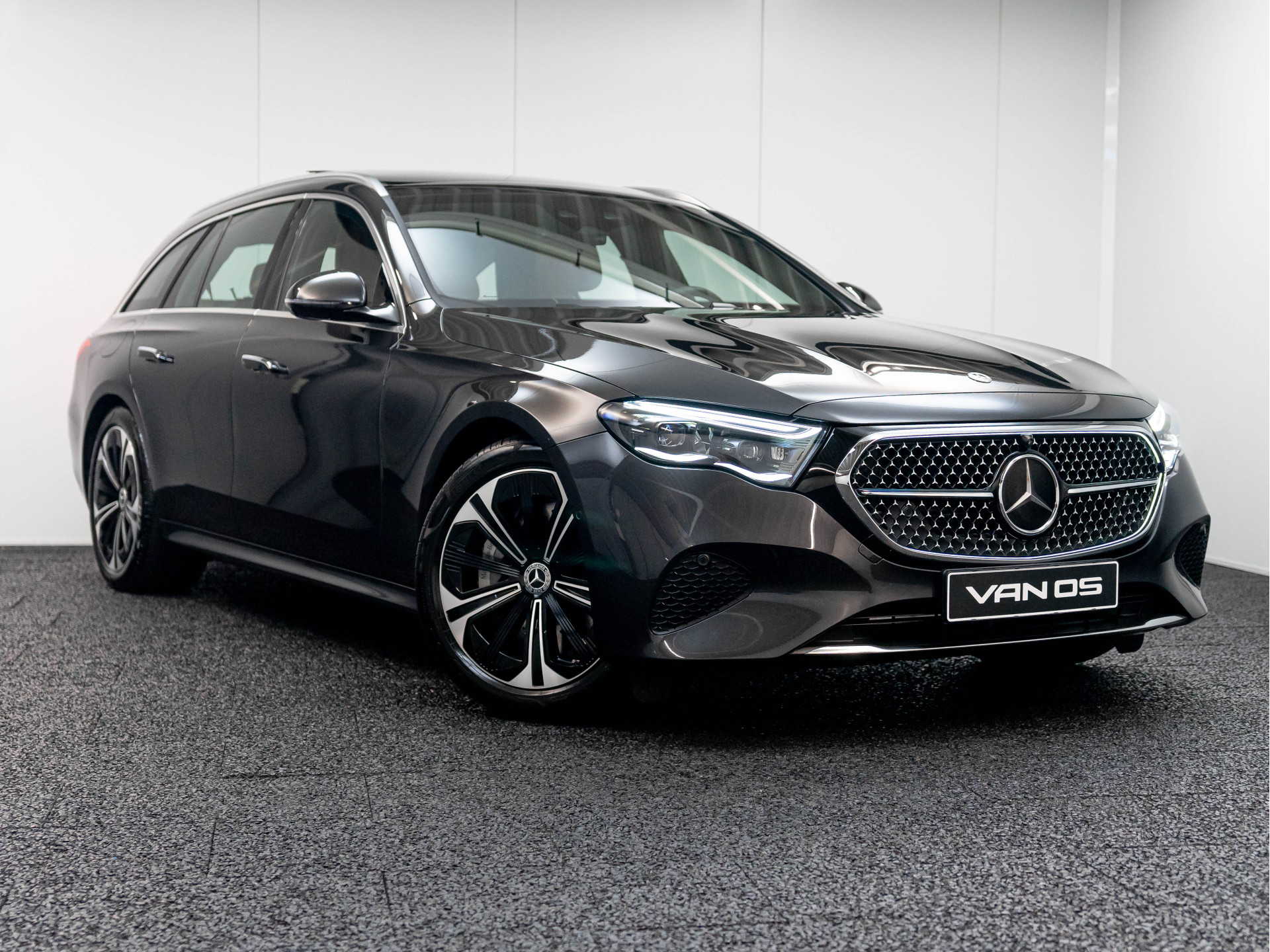 Mercedes-Benz E-Klasse Estate E 300 e Luxury Line | Superscreen | Burmester | Head up | Memory | Trekhaak 48055217-4.jpg | Partner Website