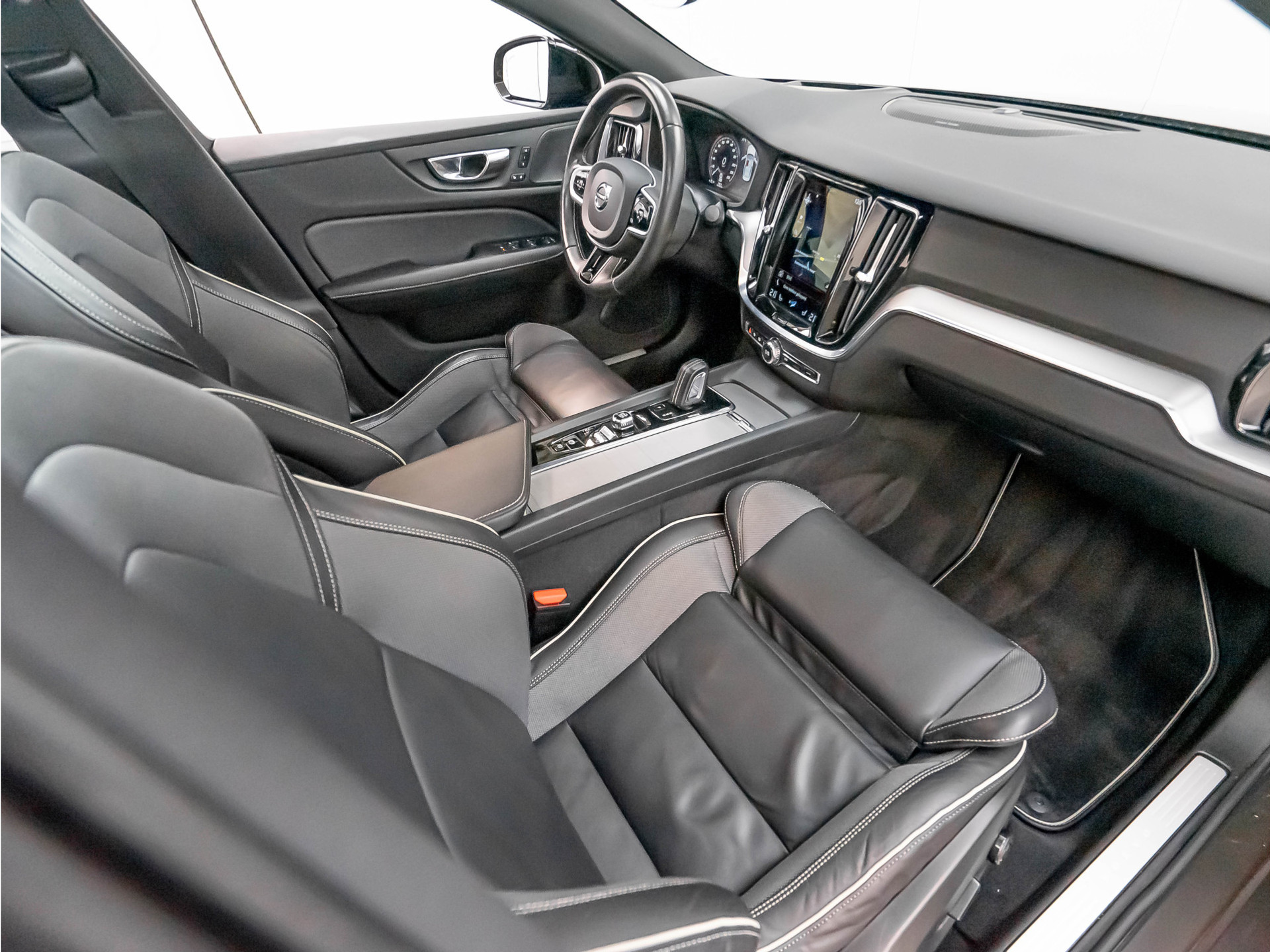 Volvo S60 2.0 B4 Inscription | BTW auto 48690161-11.jpg | Partner Website