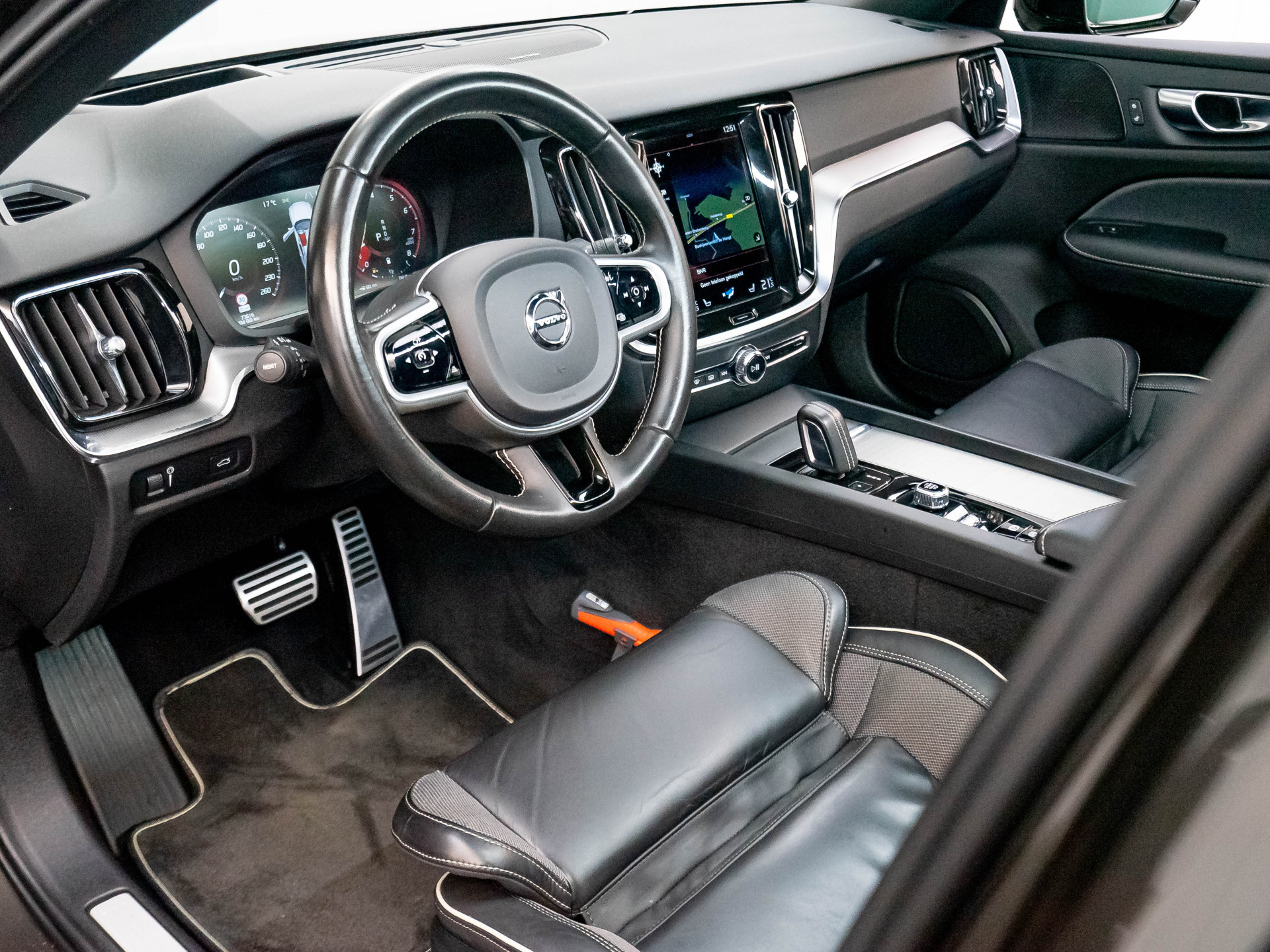 Volvo S60 2.0 B4 Inscription | BTW auto 48690161-2.jpg | Partner Website