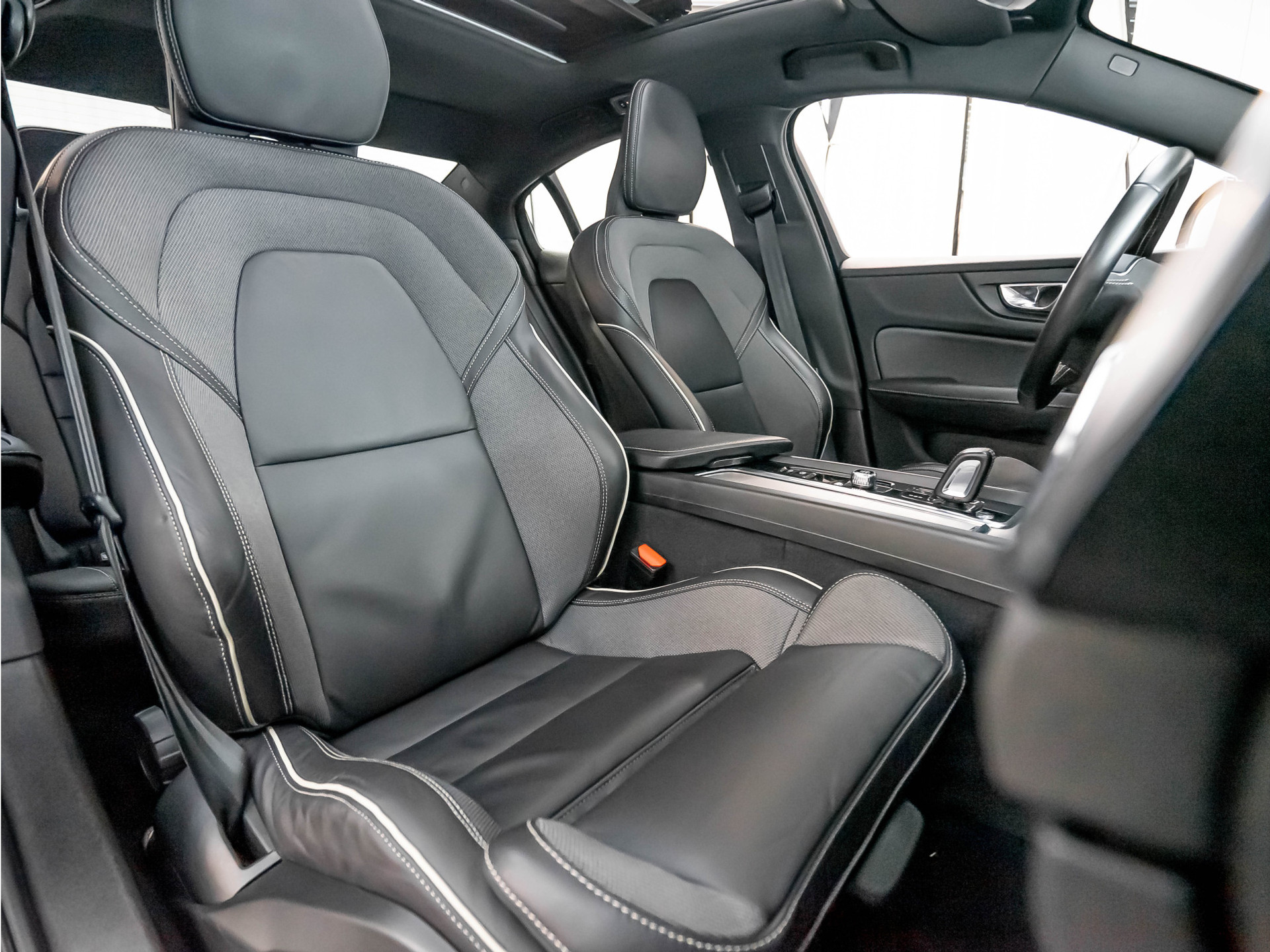 Volvo S60 2.0 B4 Inscription | BTW auto 48690161-8.jpg | Partner Website